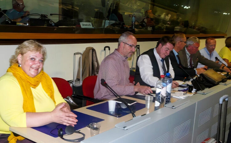  “KIRPĖJŲ IR GROŽIO SPECIALISTŲ ASOCIACIJOS” PREZIDENTĖ J.MAČIULIENĖ LANKĖSI BRIUSELYJE COIFFURE EU SUVAŽIAVIME IR EUROPOS KOMISIJOJE