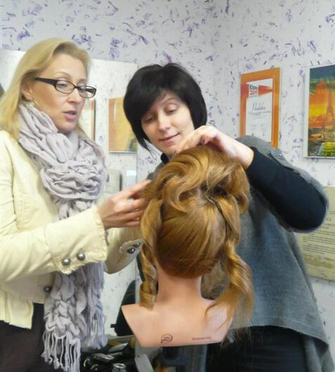 Praktiniai moterų šukuosenų seminarai